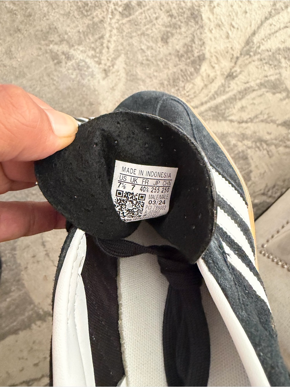adidas Gazelle Indoor Sneakers Black White Stripes and Gum Sole Size 8.5W/7.5M - Picture 5 of 5